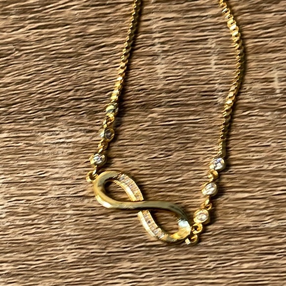 Gold Infinity bracelet with CZ sparkly stones NWOT Toggle adjustable - Picture 5 of 8
